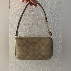 Coach Signature Nolita 19
